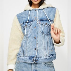 Levi’s Ex-Boyfriend Sherpa Hooded Trucker Jacket